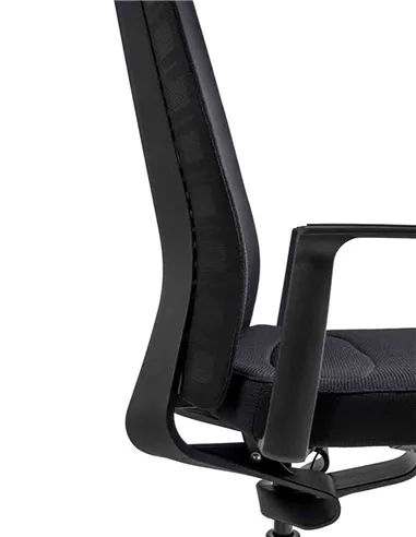 Крісло INTERSTUHL PURE PU213 BLACK MESH