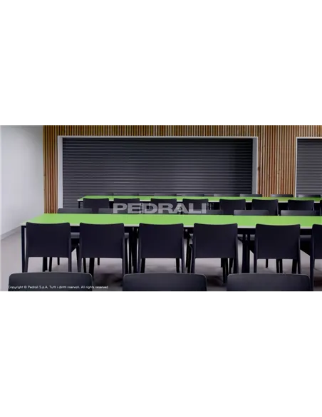 Стілець PEDRALI VOLT 675 чорний