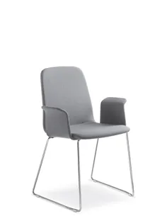 Кресло LD SEATING SUNRISE 152-Q, BR для посетителей, на полозьях