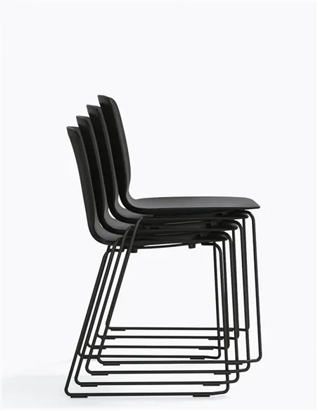 Стул PEDRALI BABILA 2740 BLACK на полозьях